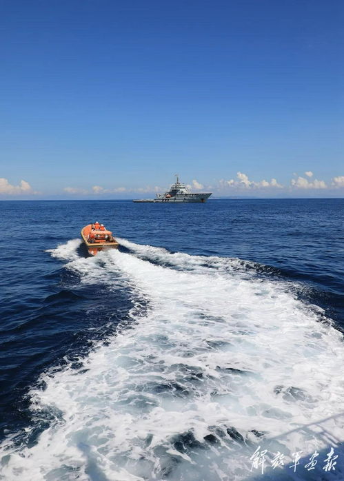 緊急出動！南部戰區海軍組織海上協同醫療救護訓練，直升機與艦艇協同上演生命接力